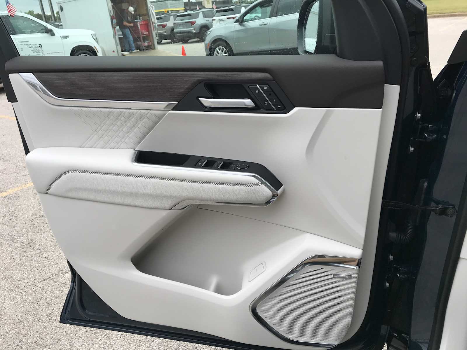 2027 GMC Acadia Denali - Photo 21
