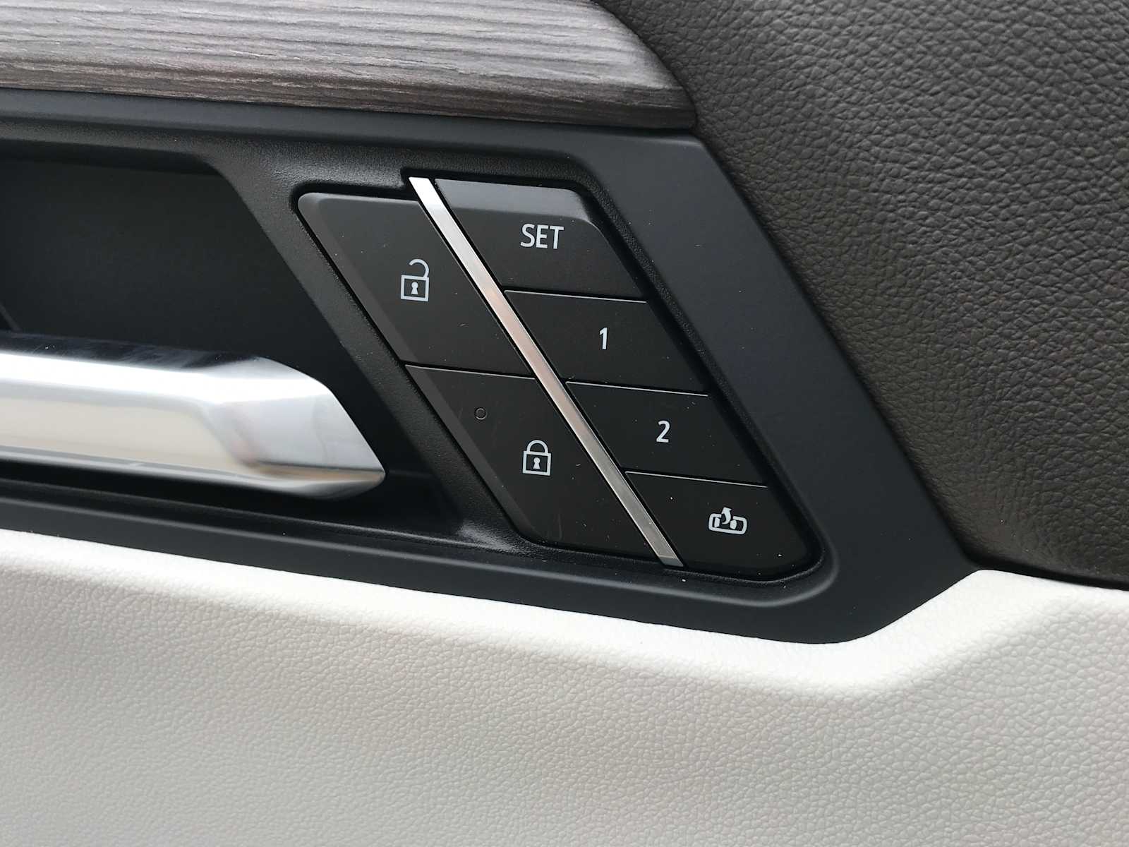 2027 GMC Acadia Denali - Photo 23