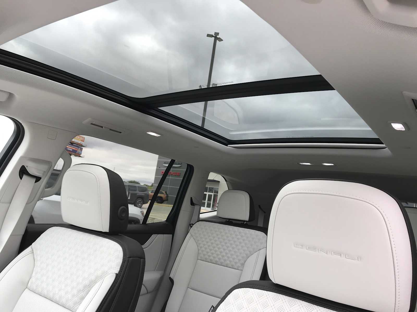 2027 GMC Acadia Denali - Photo 27