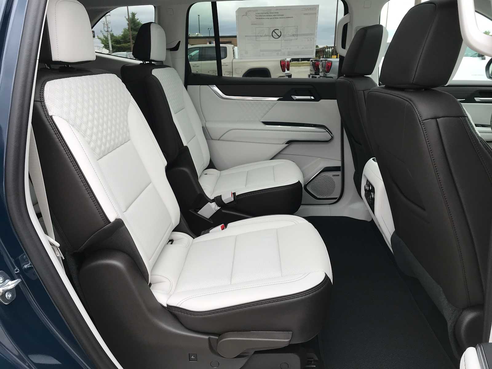2027 GMC Acadia Denali - Photo 32