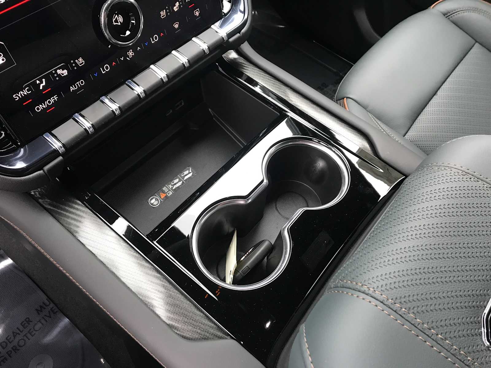 2026 GMC Yukon AT4 - Photo 18