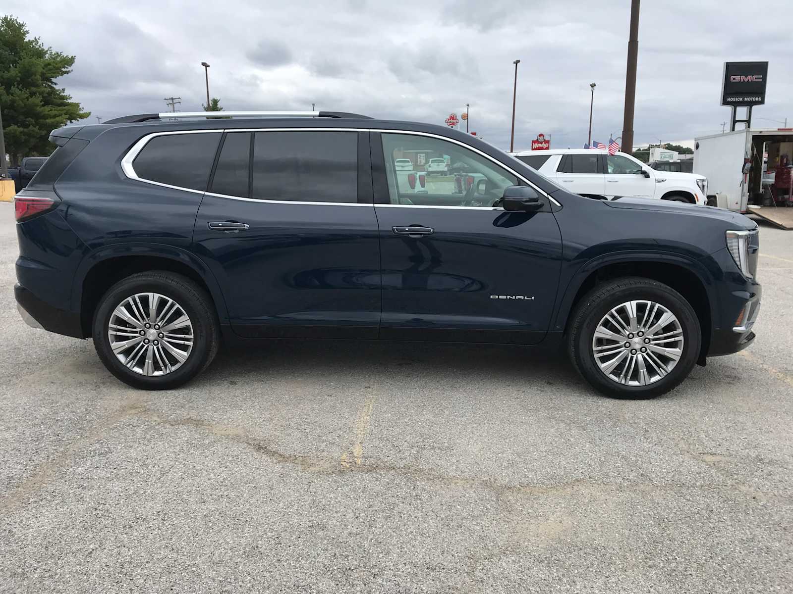 2027 GMC Acadia Denali - Photo 7