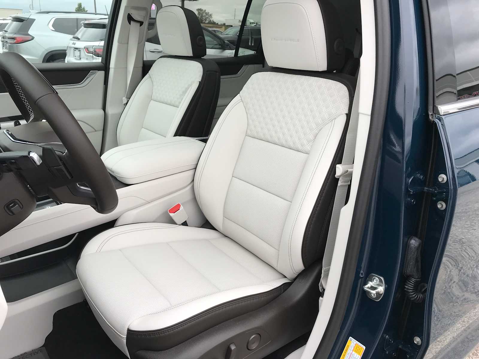 2027 GMC Acadia Denali - Photo 11