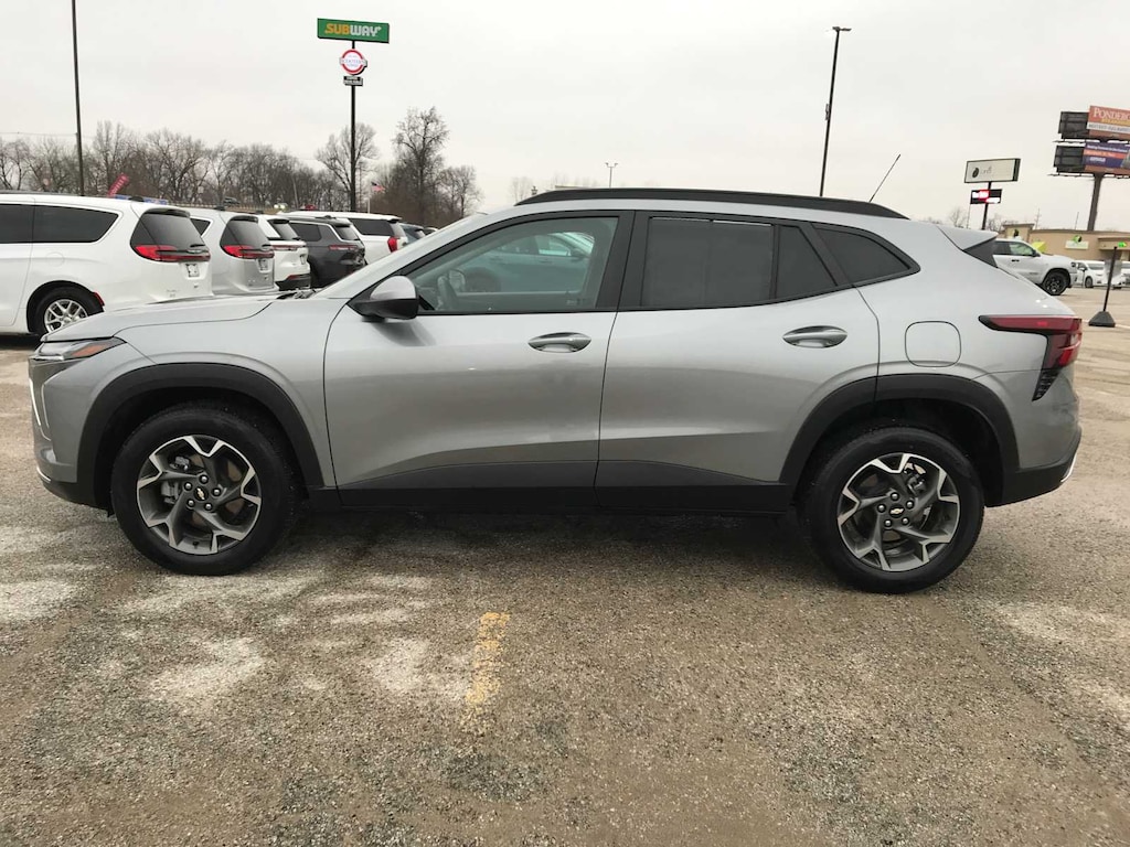 Used 2025 Chevrolet Trax LT SUV