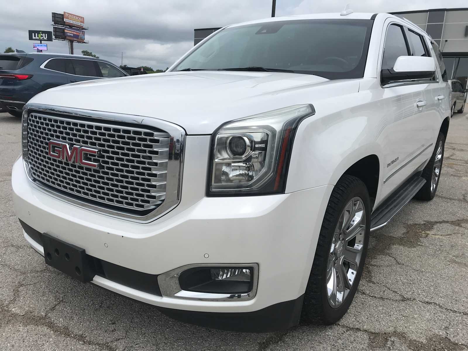 Used 2016 GMC Yukon Denali with VIN 1GKS2CKJXGR402676 for sale in Vandalia, IL