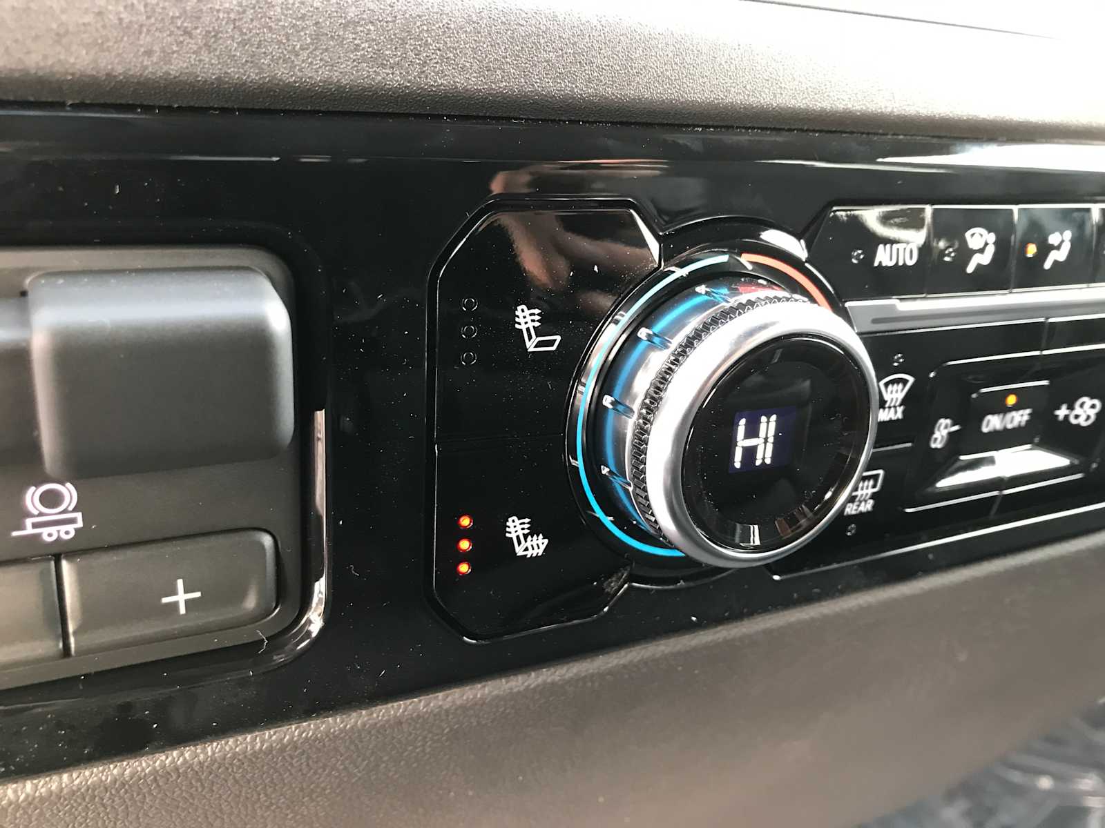 2026 GMC Sierra 1500 SLE - Photo 23