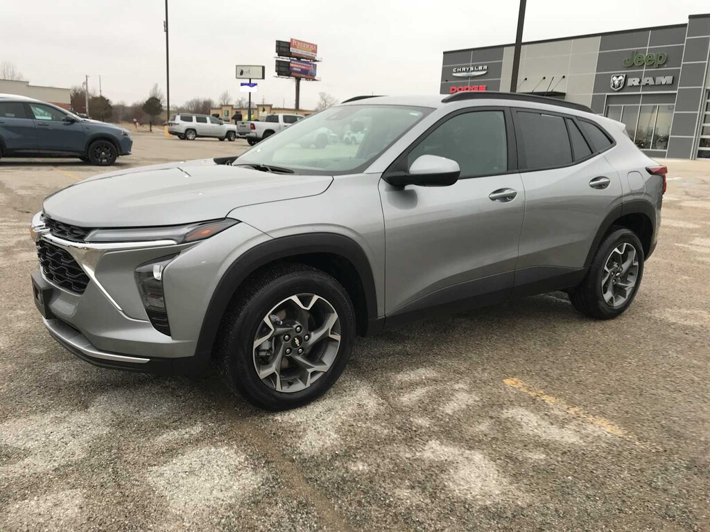 Used 2025 Chevrolet Trax LT SUV