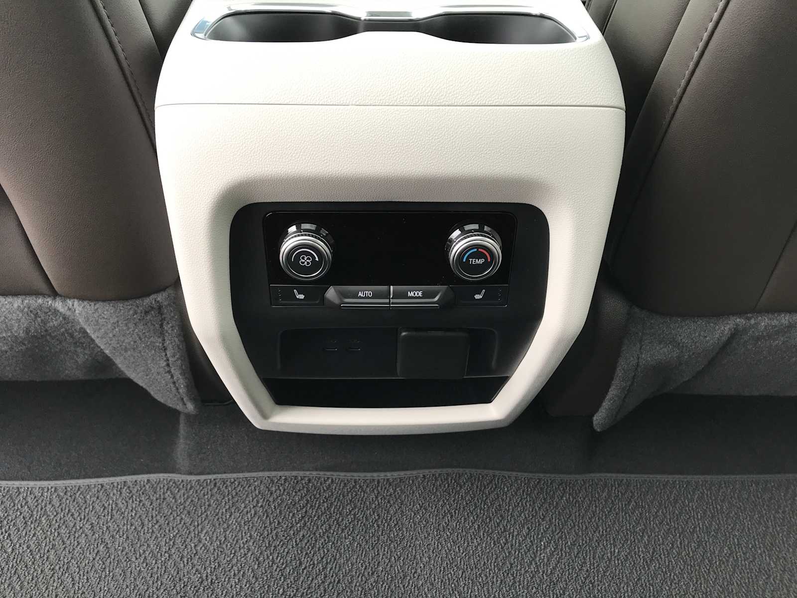 2027 GMC Acadia Denali - Photo 30