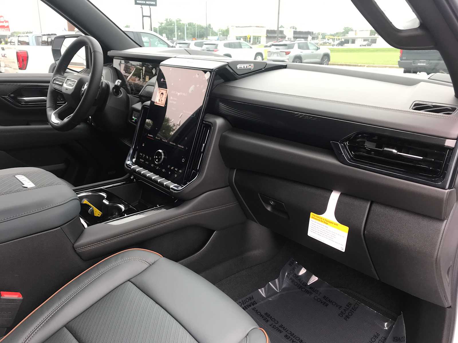 2026 GMC Yukon AT4 - Photo 35