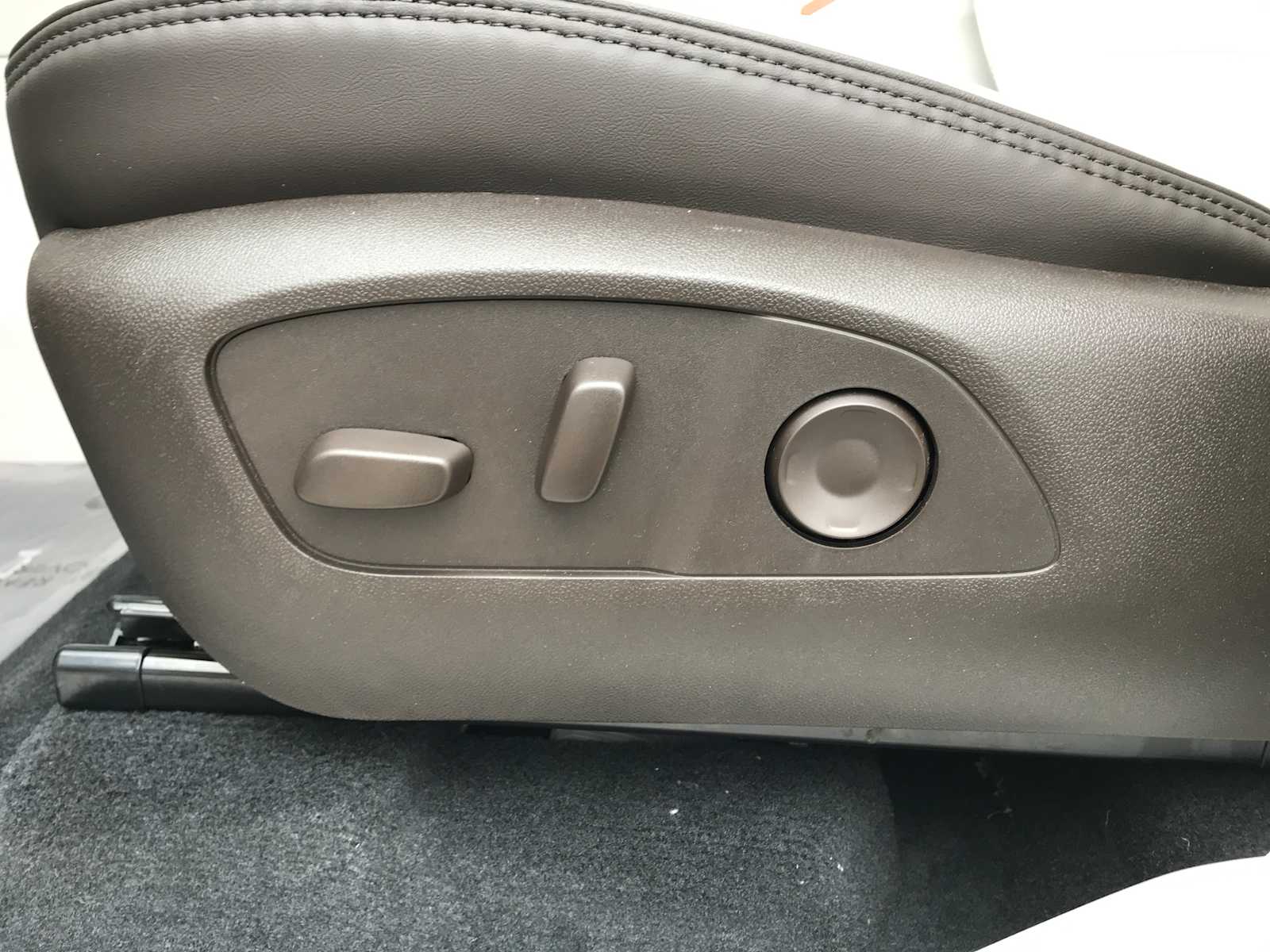 2027 GMC Acadia Denali - Photo 12