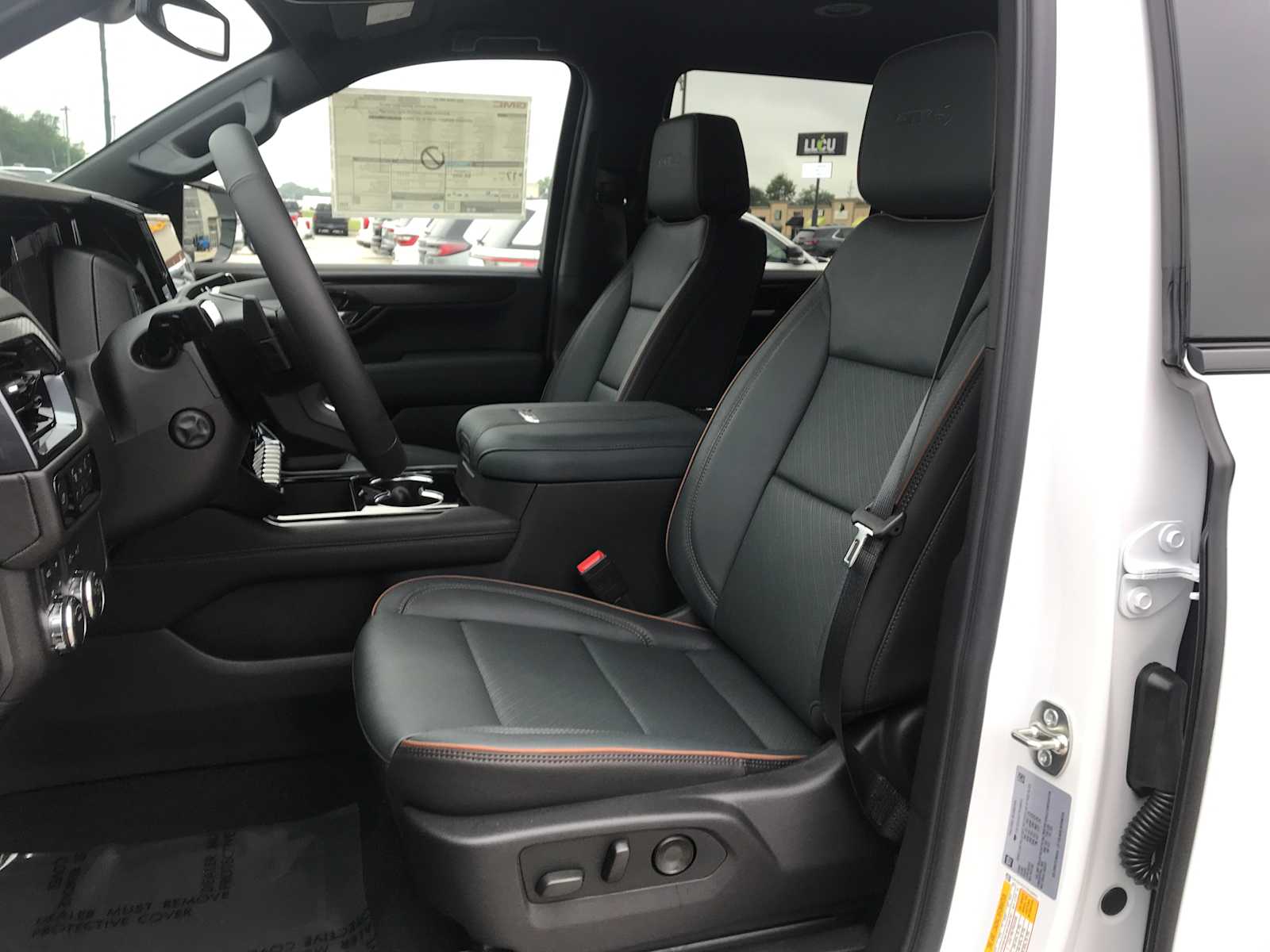 2026 GMC Yukon AT4 - Photo 11