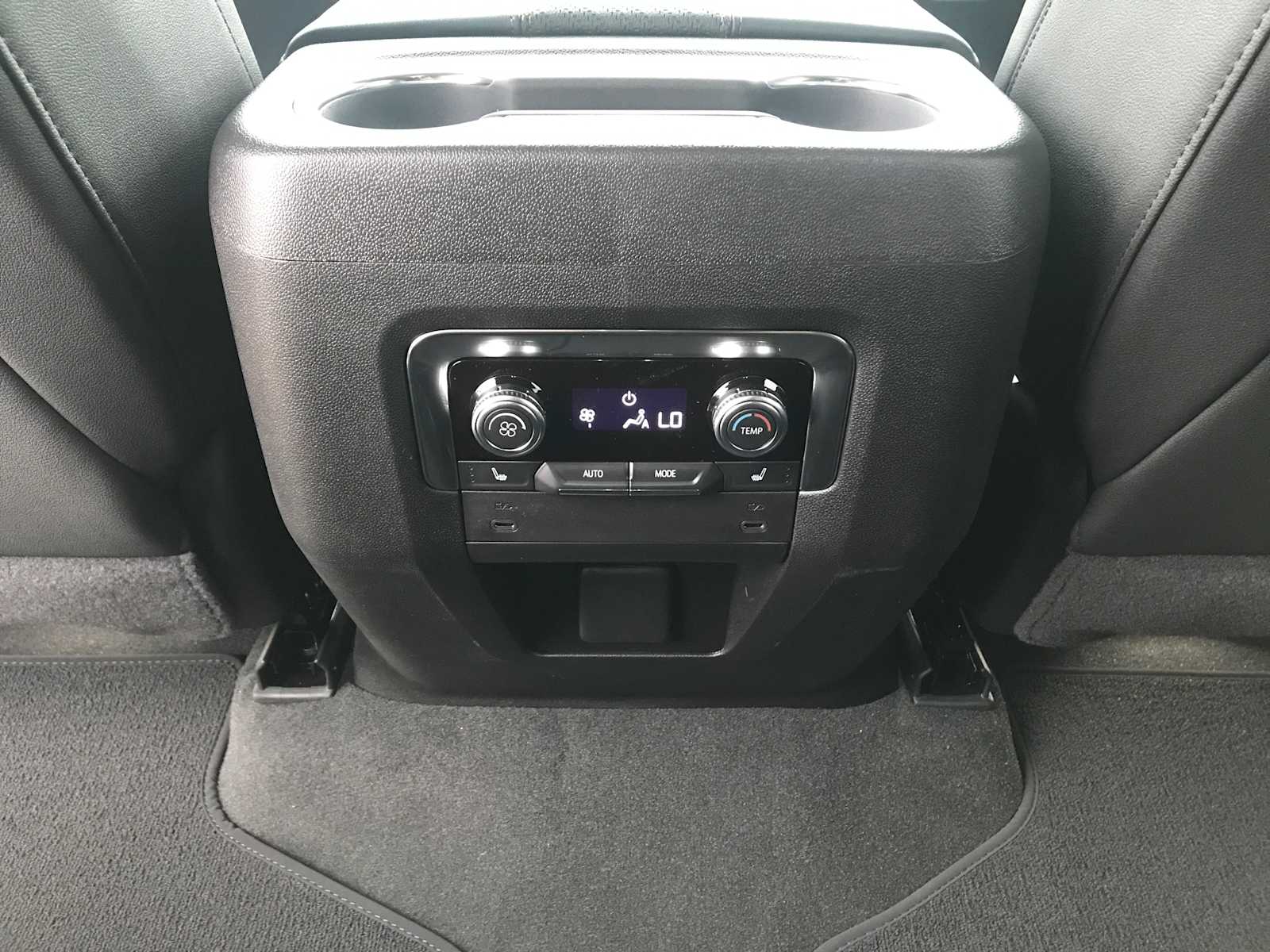 2026 GMC Yukon AT4 - Photo 28