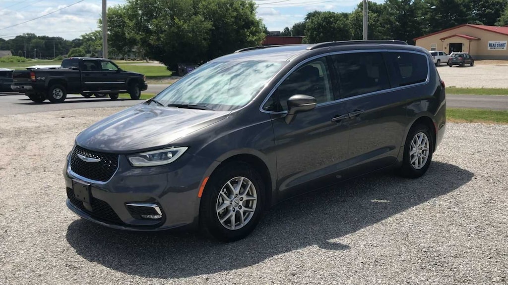 Used 2022 Chrysler Pacifica Touring L