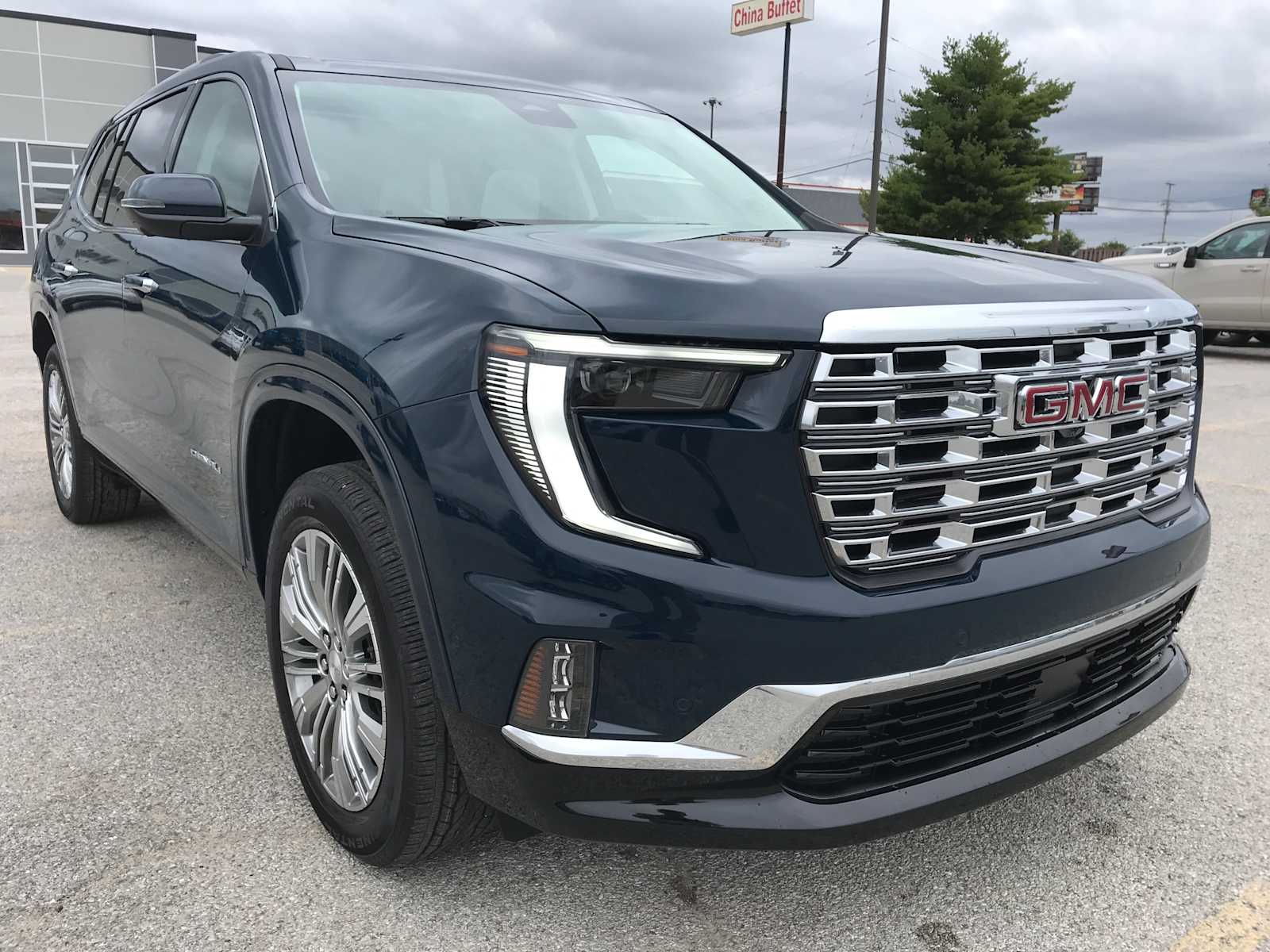 2027 GMC Acadia Denali - Photo 8