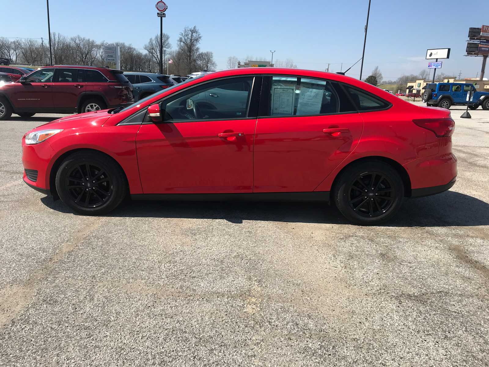 Used 2017 Ford Focus SE with VIN 1FADP3F28HL304667 for sale in Vandalia, IL