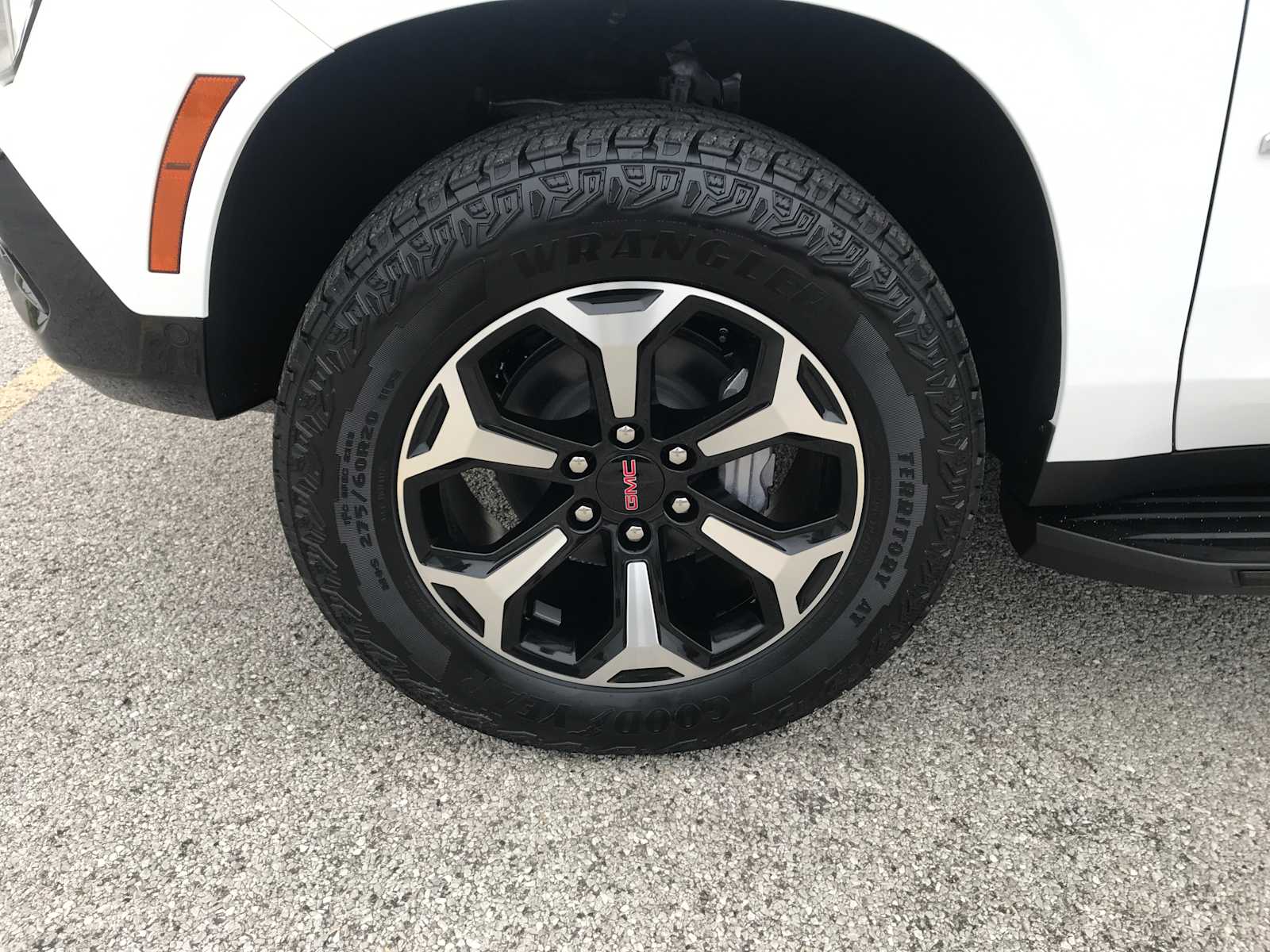 2026 GMC Yukon AT4 - Photo 10