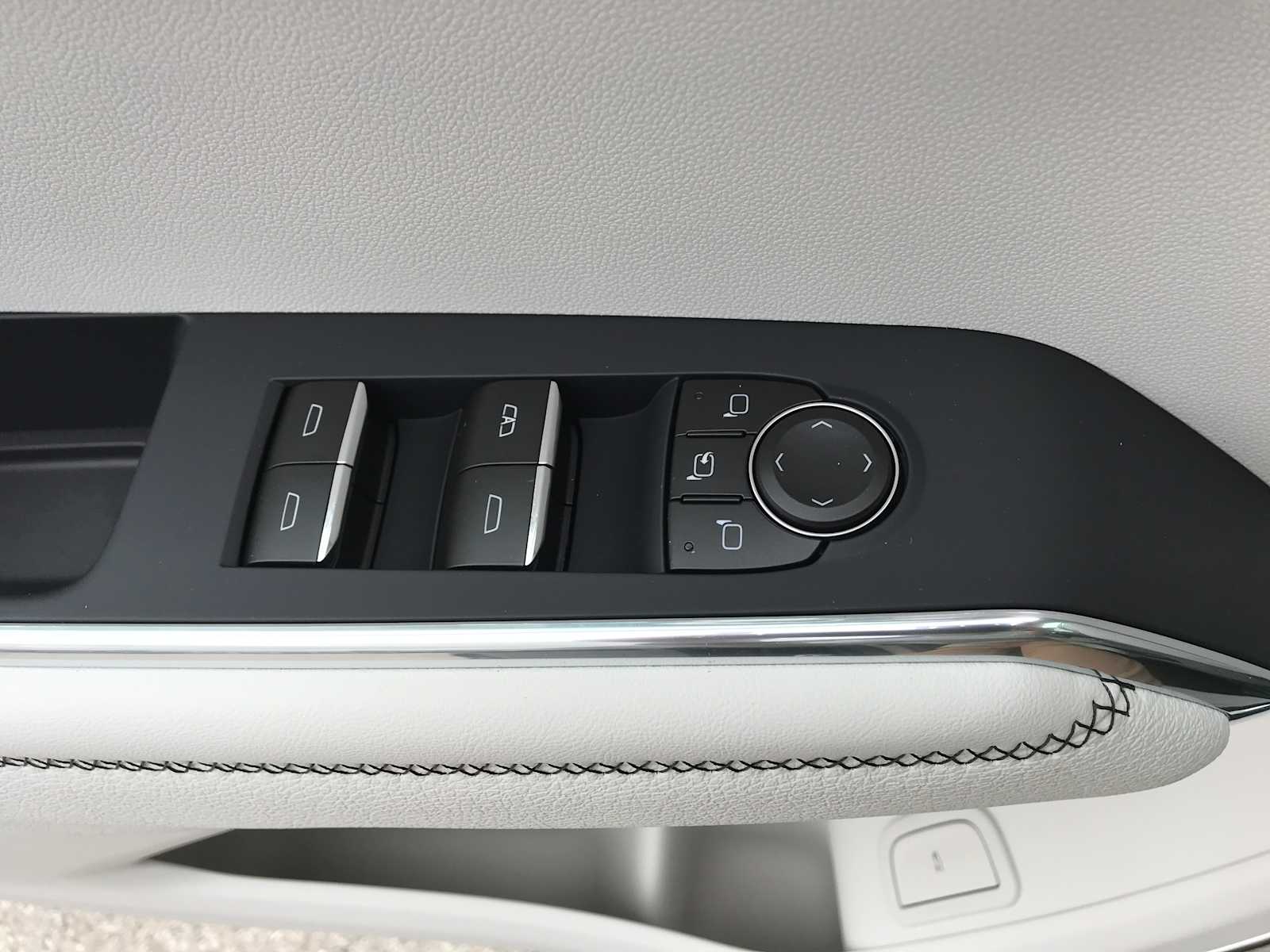 2027 GMC Acadia Denali - Photo 24