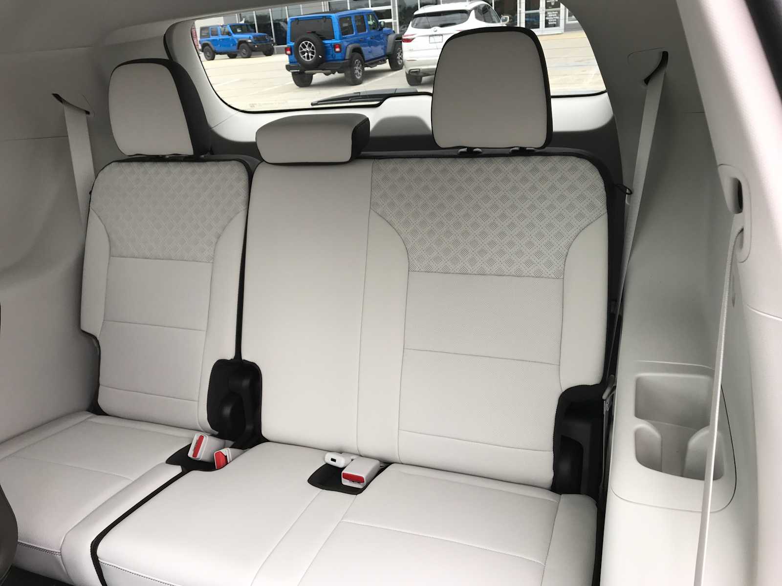 2027 GMC Acadia Denali - Photo 29
