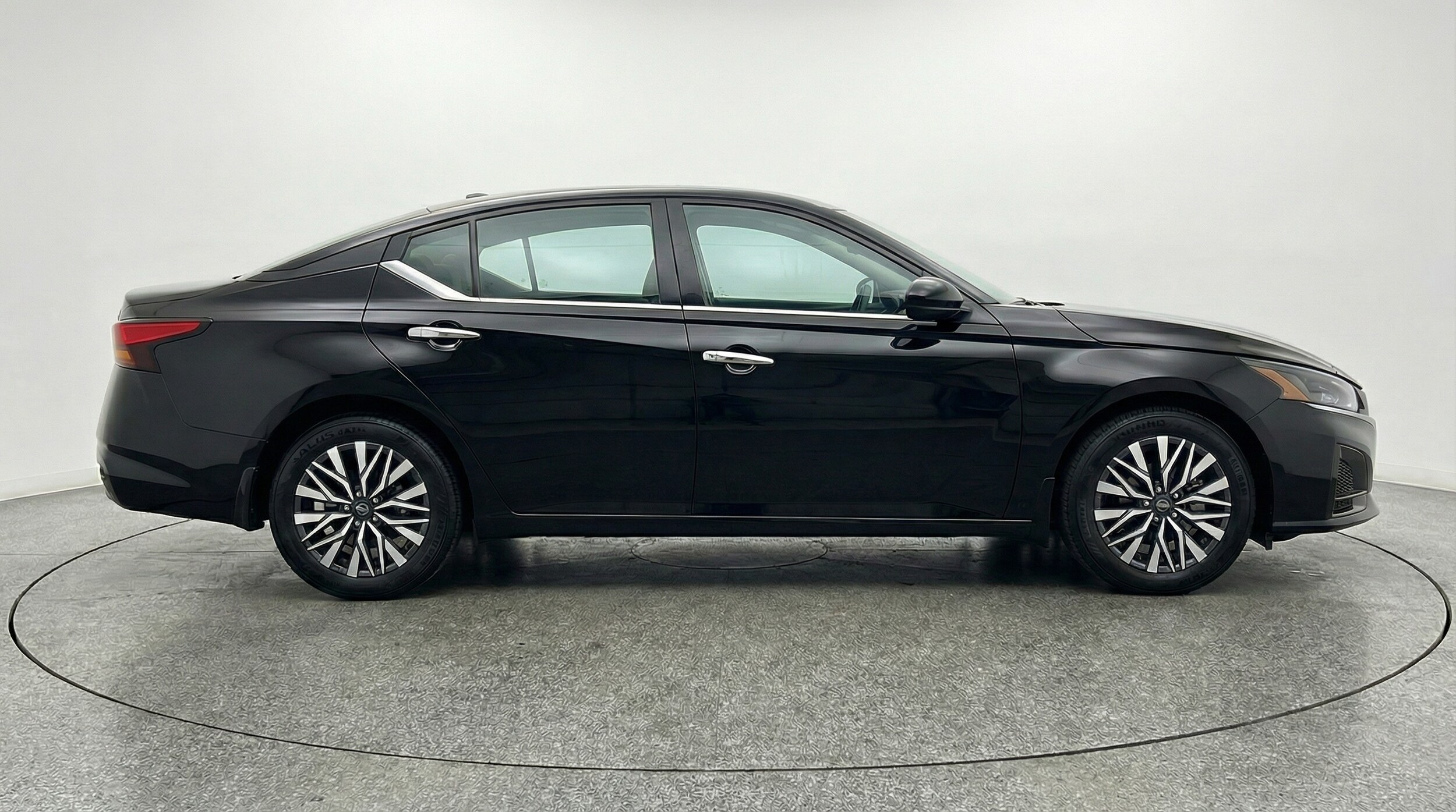 Thumbnail: 2025 Nissan Altima - 8