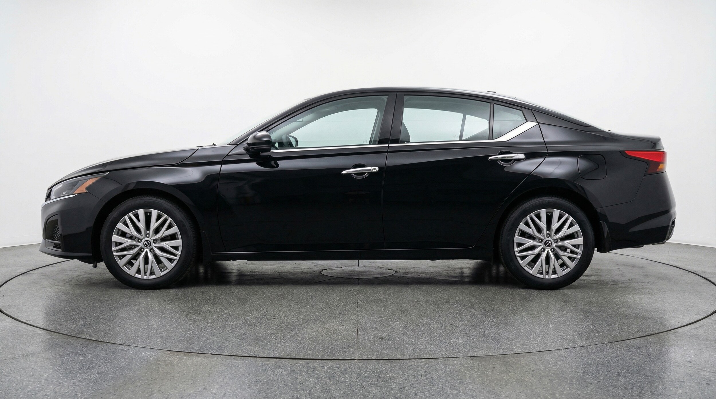 Thumbnail: 2025 Nissan Altima - 4