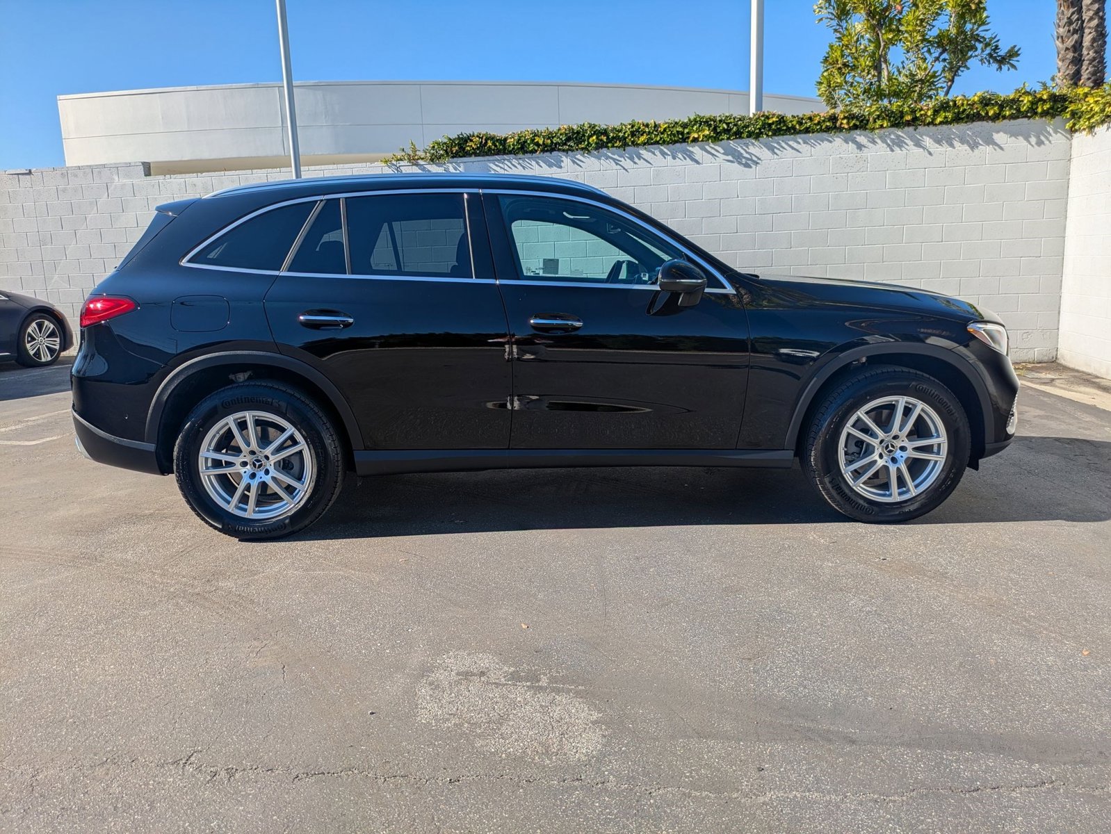 2025 Mercedes Benz GLC 300 photo 4