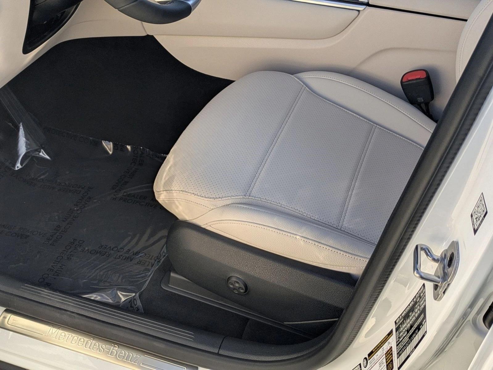 2026 Mercedes Benz GLC 300 photo 2