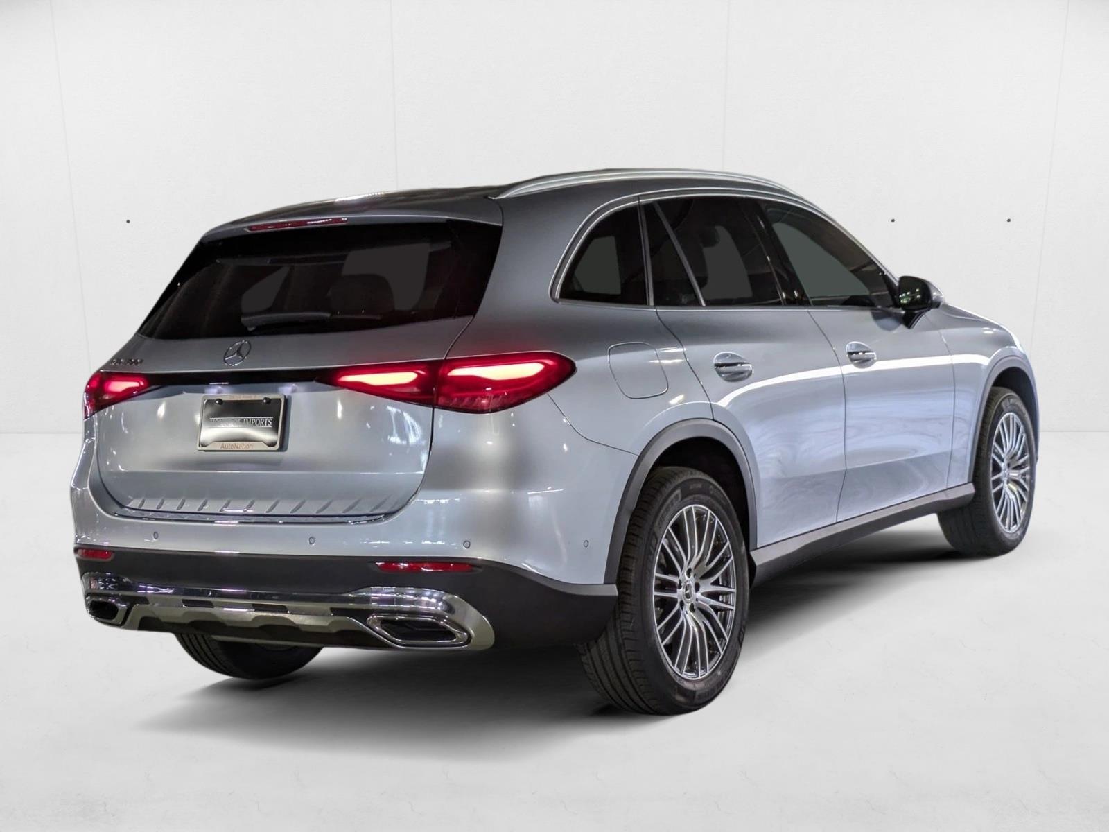 2026 Mercedes Benz GLC 300 photo 2