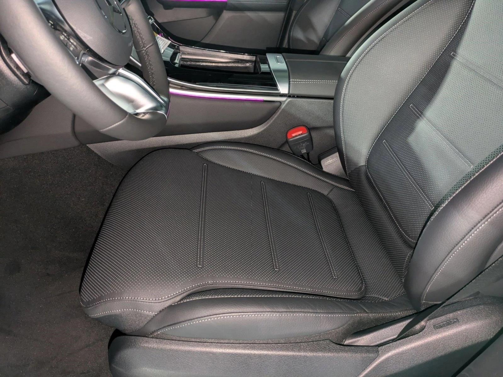 2026 Mercedes Benz GLC 300 4MATIC photo 4