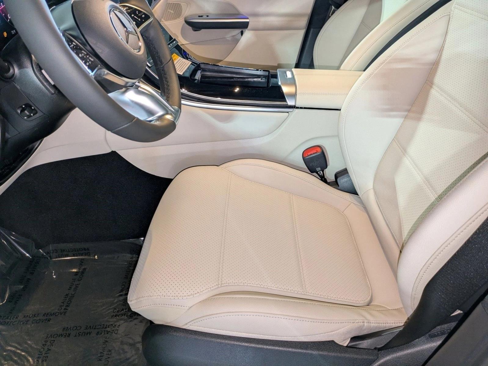 2026 Mercedes Benz GLC 300 photo 4