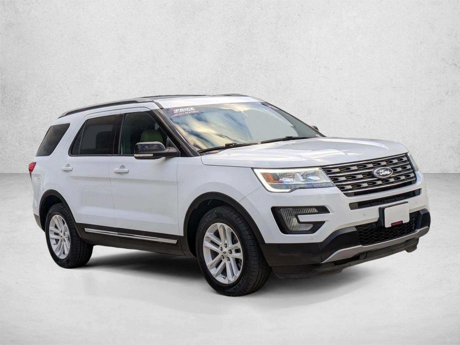 2016 Ford Explorer XLT photo 3