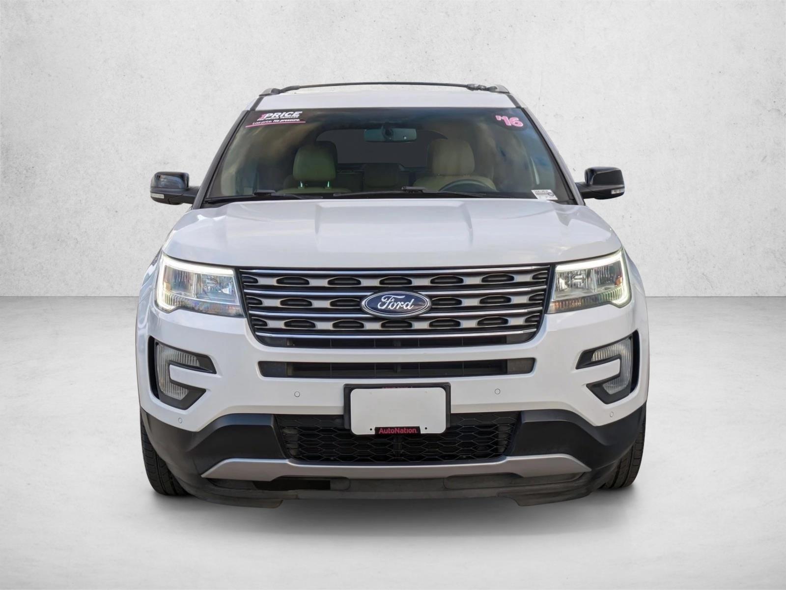 2016 Ford Explorer XLT photo 2