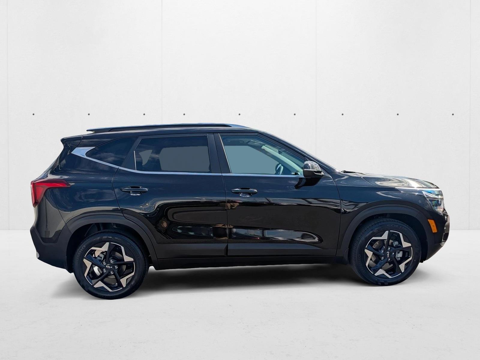 2024 Kia Seltos EX photo 4