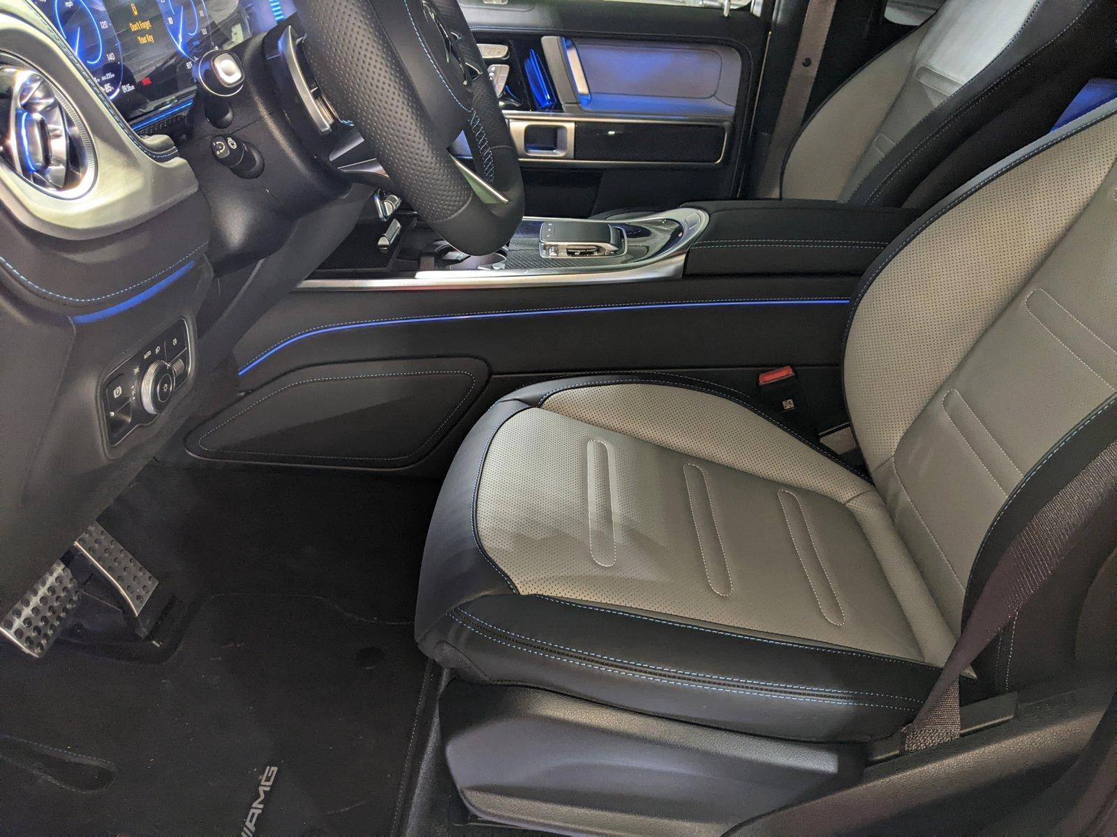 2025 Mercedes Benz G photo 4