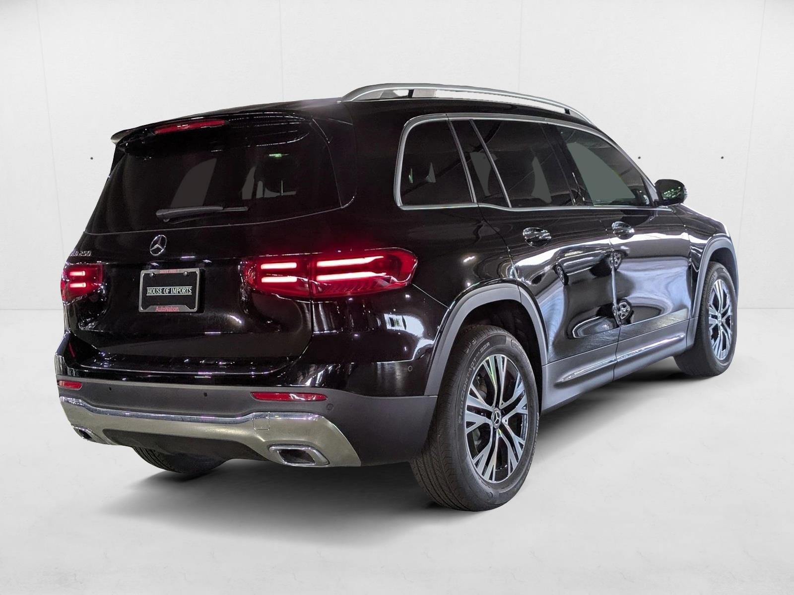 2025 Mercedes Benz GLB 250 photo 2