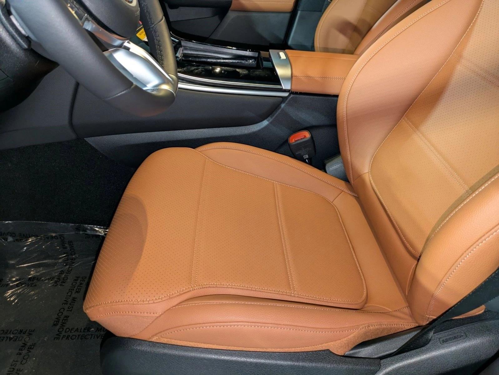 2025 Mercedes Benz GLC 300 photo 2