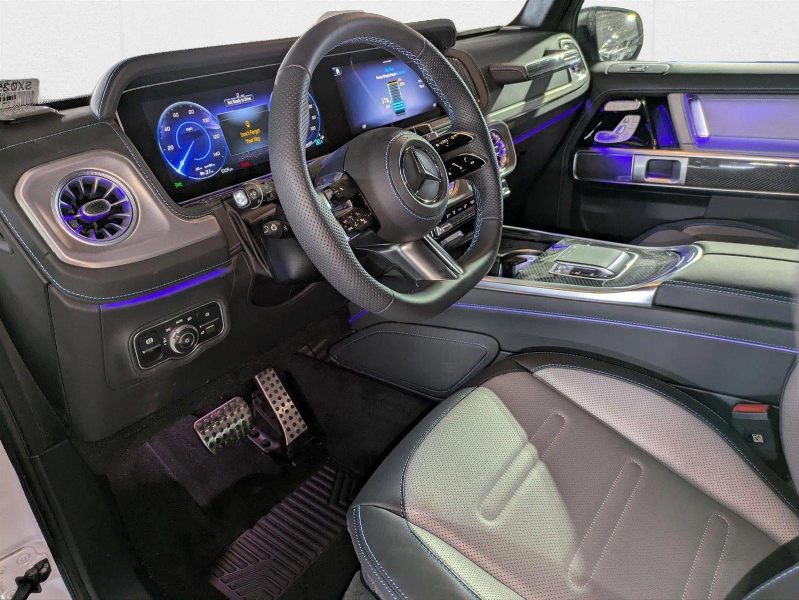 2025 Mercedes Benz G photo 3