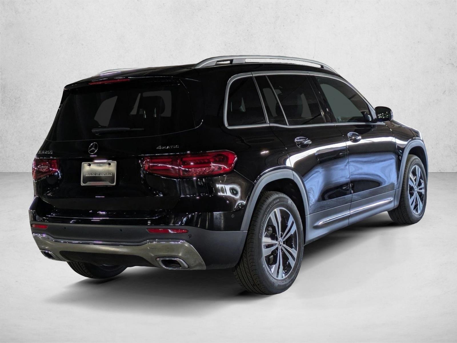 2025 Mercedes Benz GLB 250 4MATIC photo 2