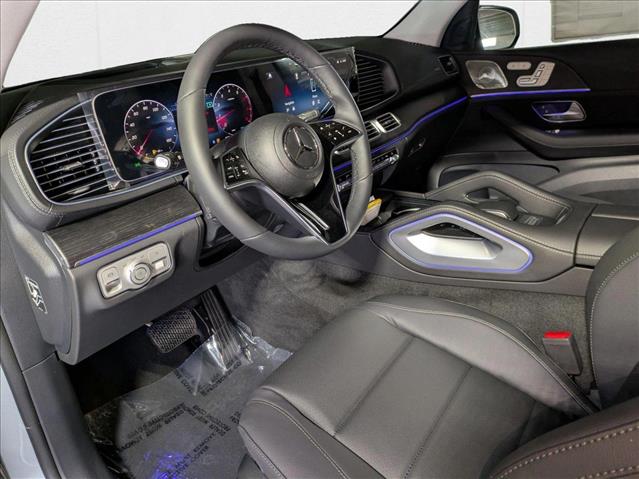 2025 Mercedes Benz GLS 450 4MATIC photo 3