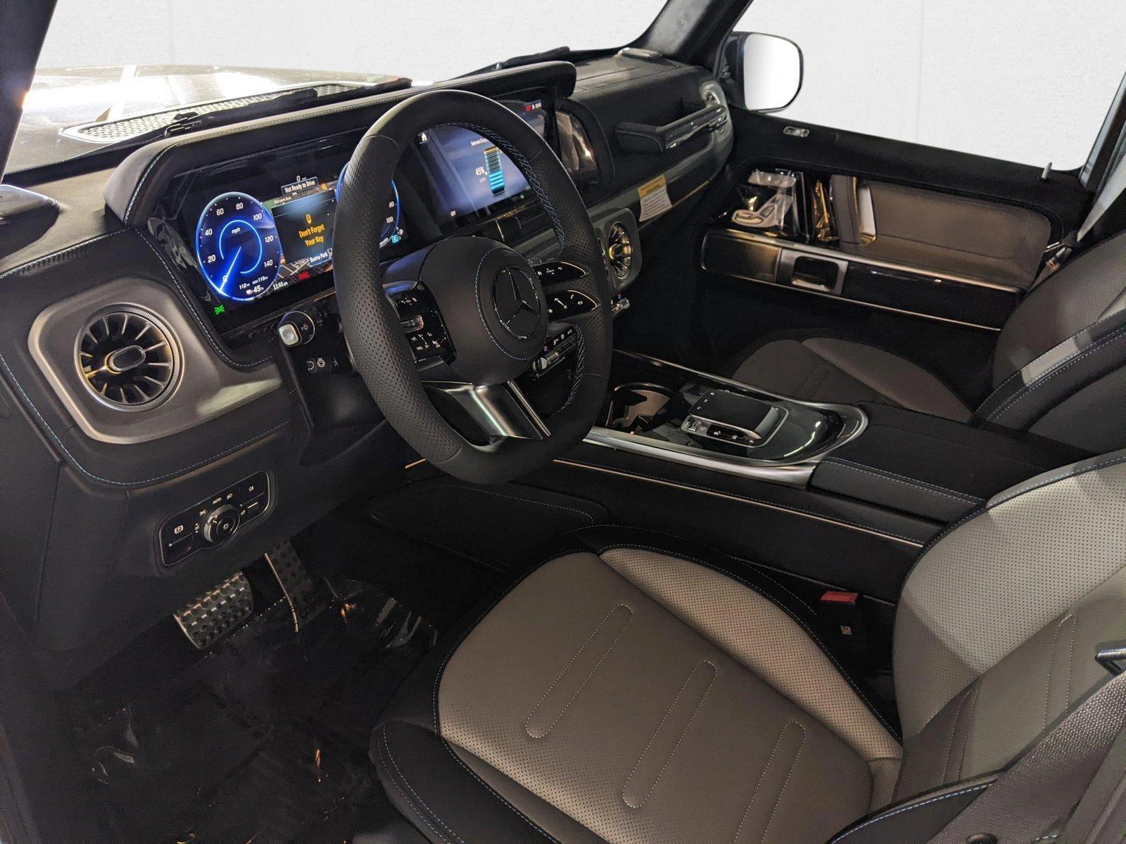 2025 Mercedes Benz G photo 3
