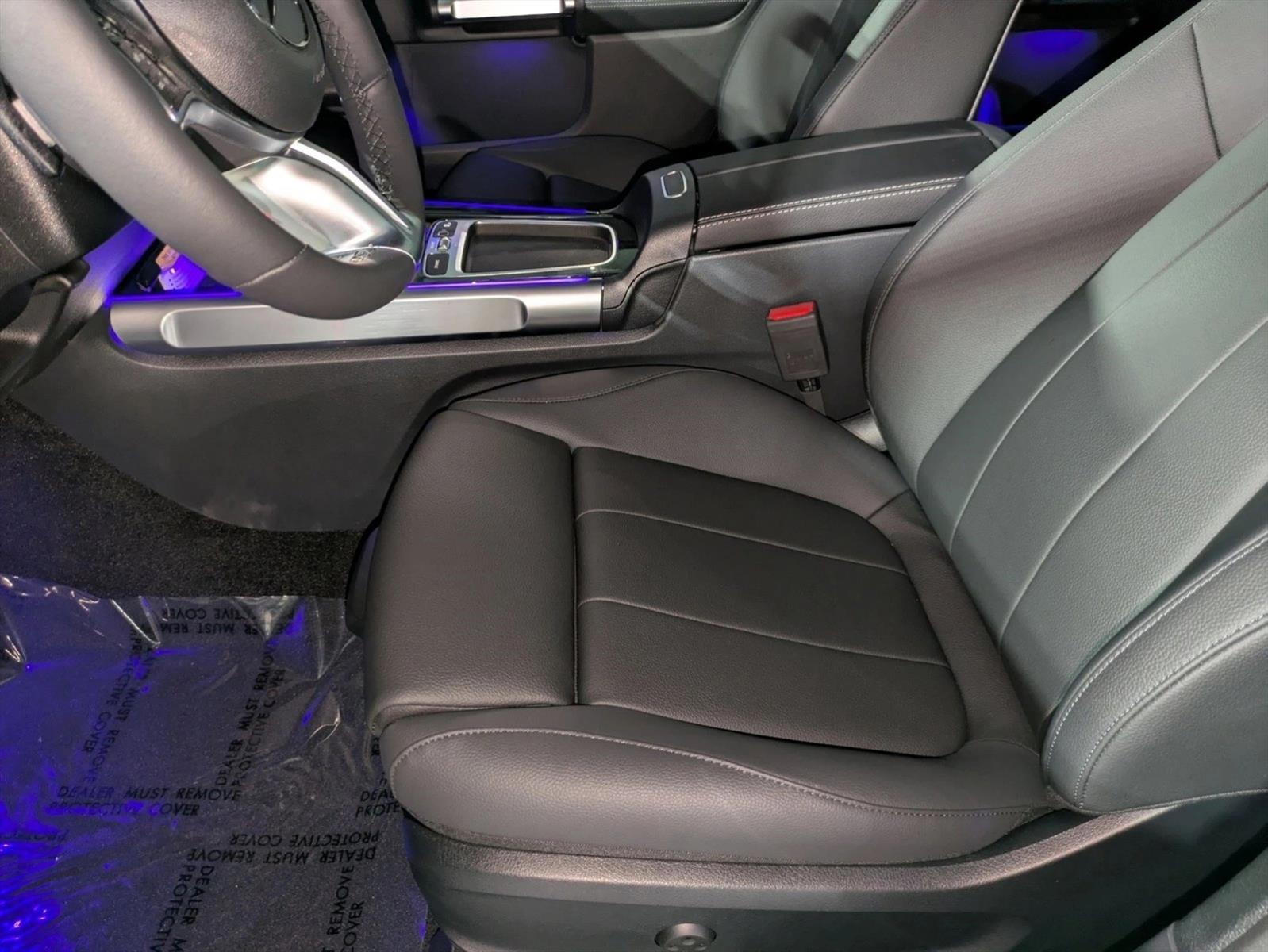 2025 Mercedes Benz GLB 250 photo 4