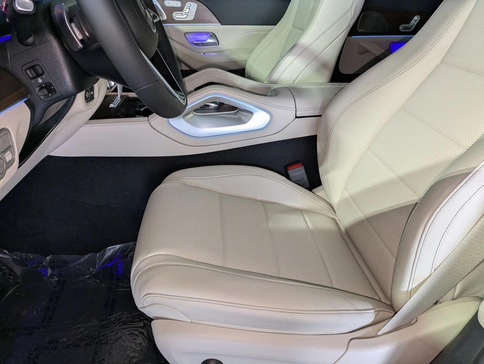 2026 Mercedes Benz GLS 450 4MATIC photo 4