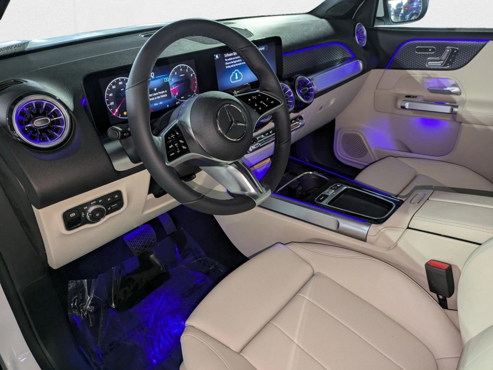 2025 Mercedes Benz GLB 250 4MATIC photo 3