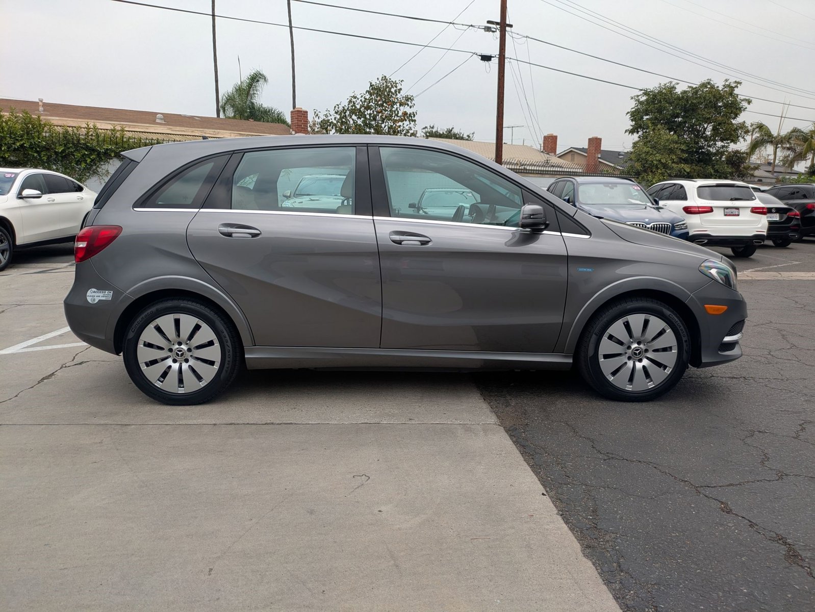 2017 Mercedes Benz B photo 4