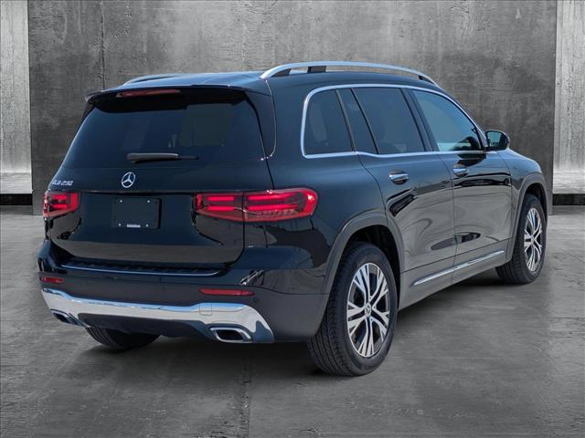 2025 Mercedes Benz GLB 250 photo 2