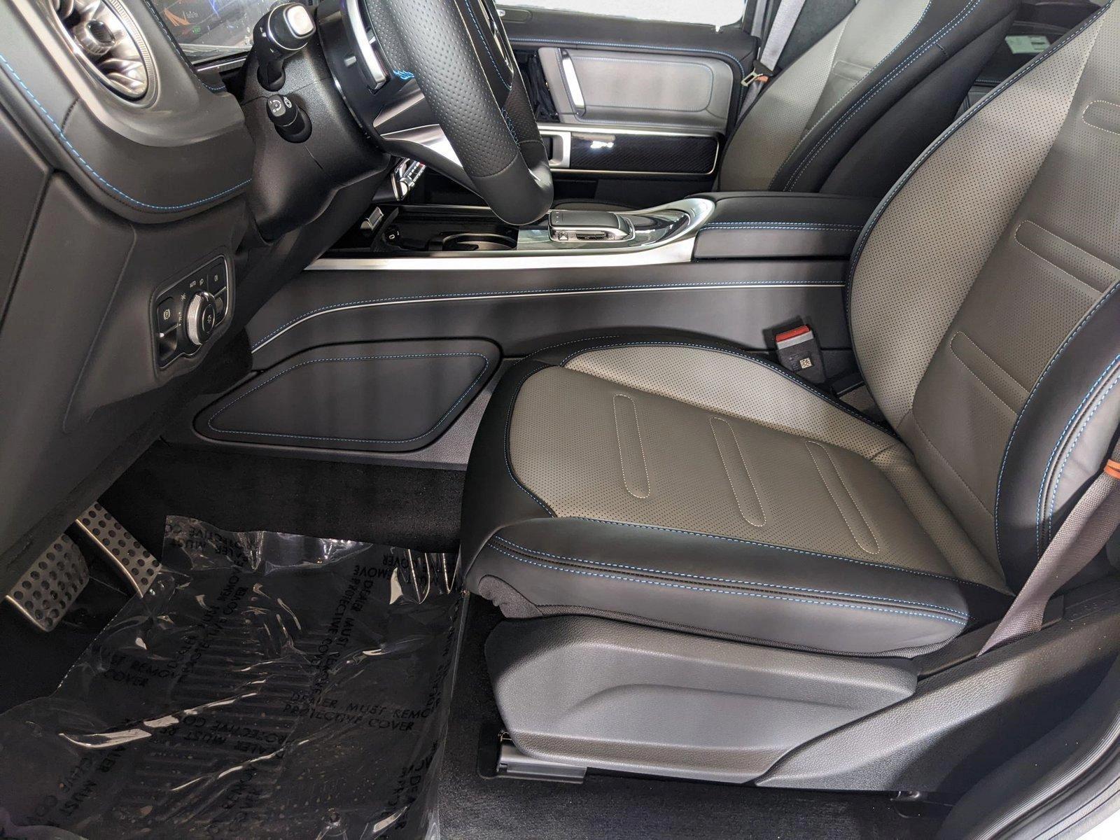 2025 Mercedes Benz G photo 4