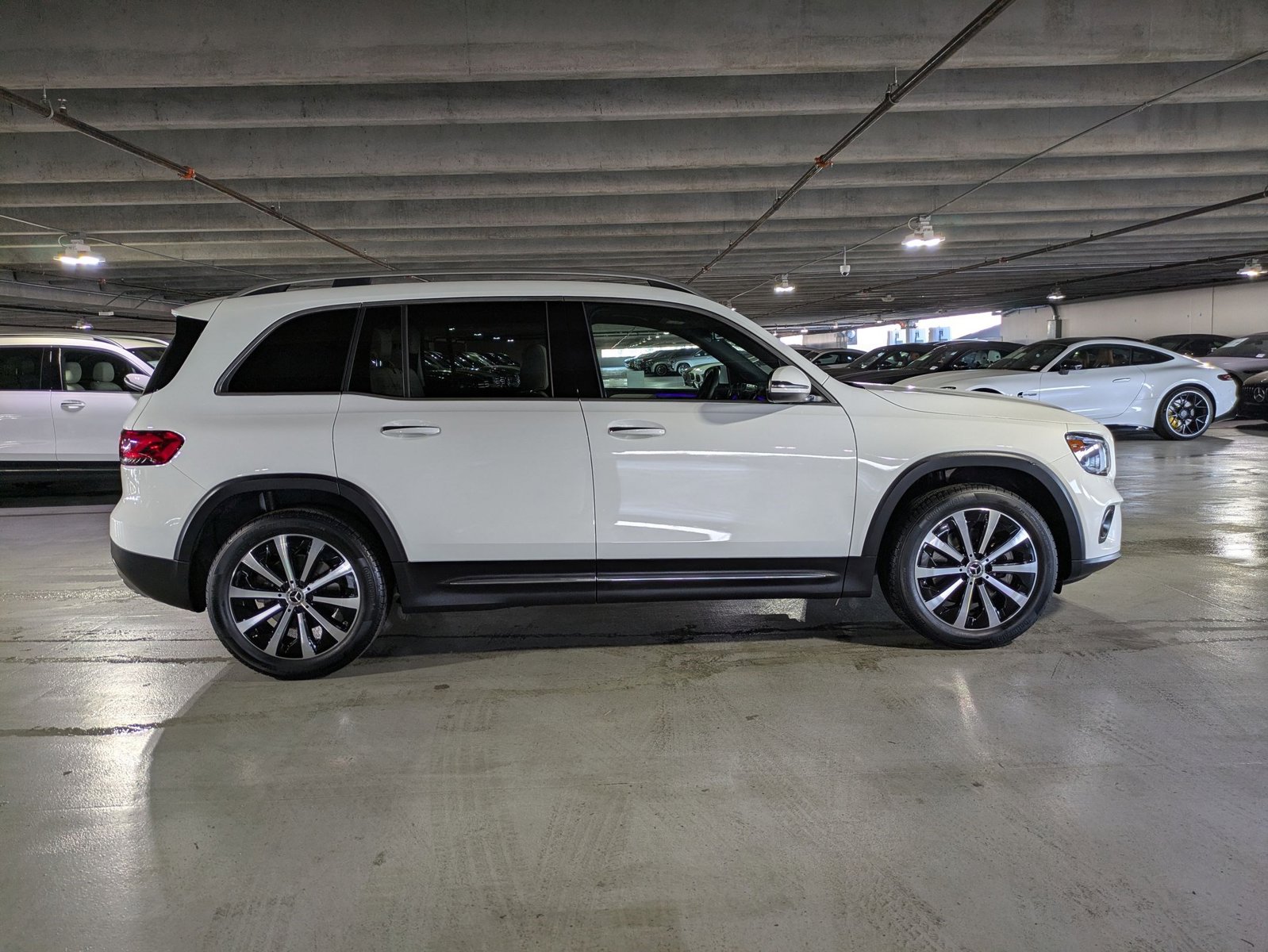 2022 Mercedes Benz GLB 250 photo 4