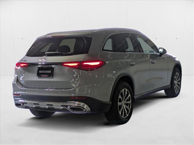 2025 Mercedes Benz GLC 300 photo 2