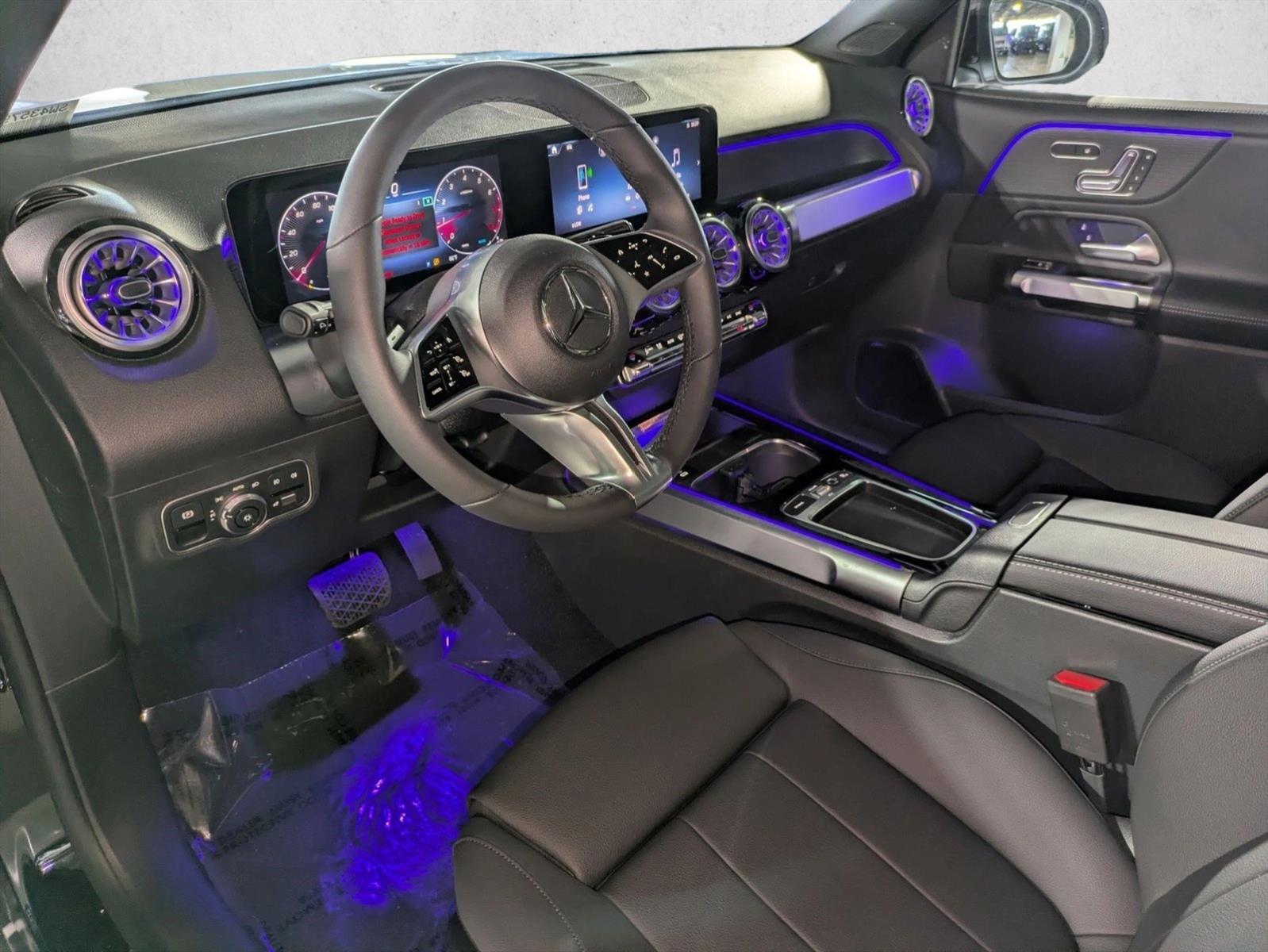 2025 Mercedes Benz GLB 250 4MATIC photo 3