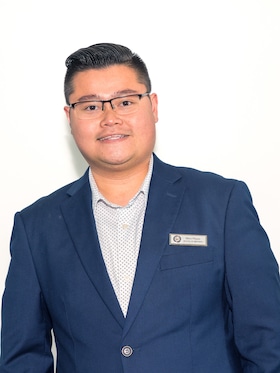 Staff member Hieu Pham from ID_e4cdb116c209