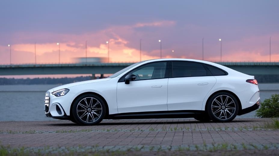 Mercedes-Benz C-Class in MANUFAKTUR Moonlight Metallic